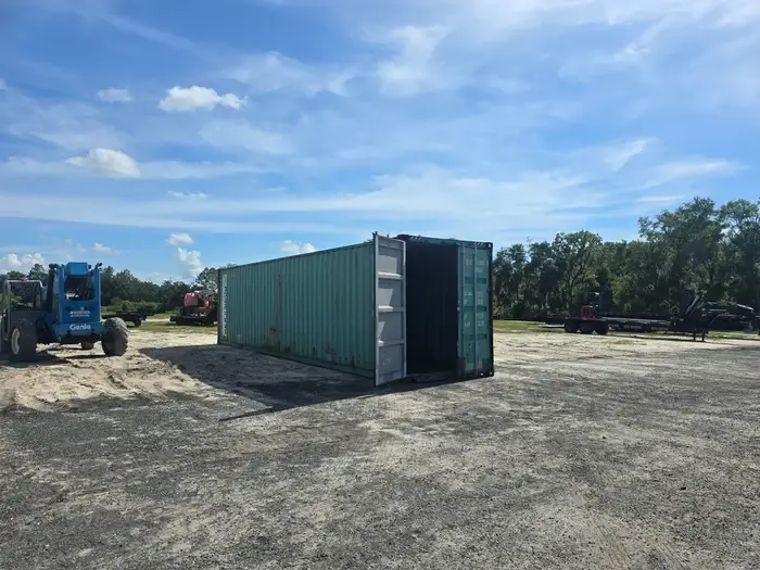 The 40ft high cube container has been successfully placed on the ground